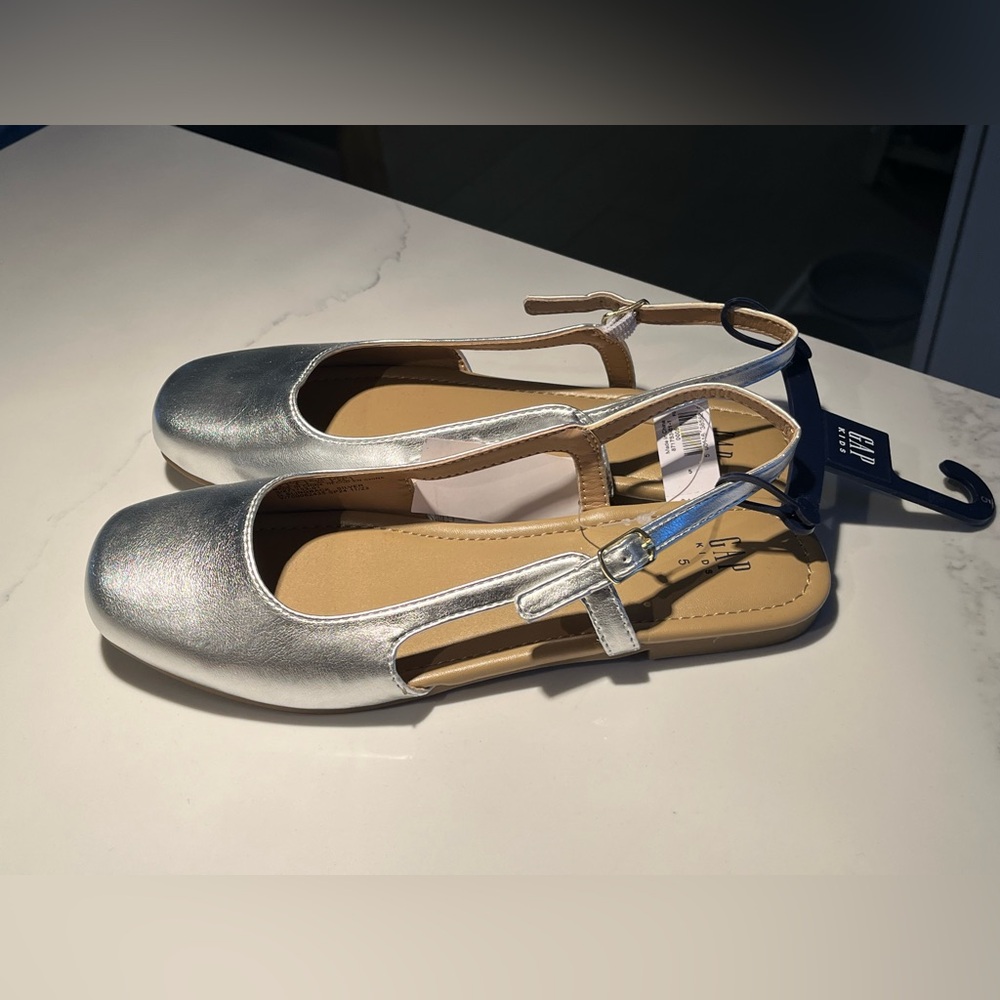 NWT silver sling back shoes from gap kids. Big girl Size 5.